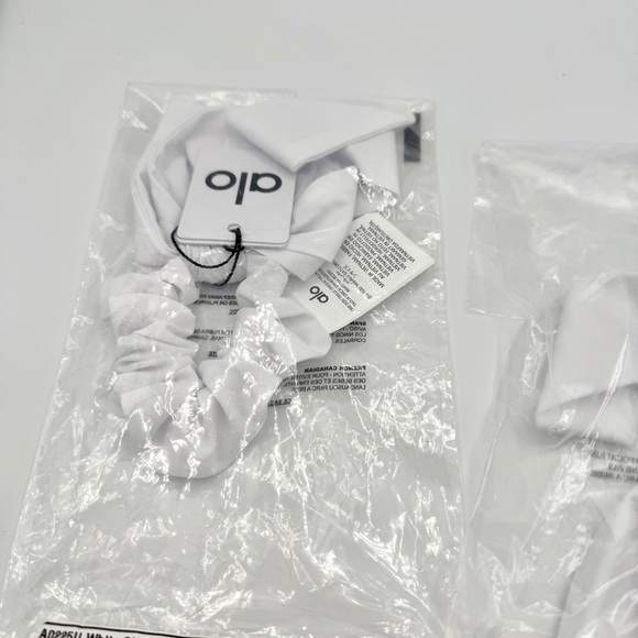 NWT Alo Yoga BUNDLE 2x Love Knots Hair Tie Scrunchies , White , Pair Set of Two main image 12